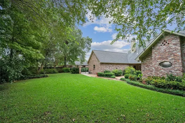 1555 Meadow Lake Drive, Zachary, LA 70791