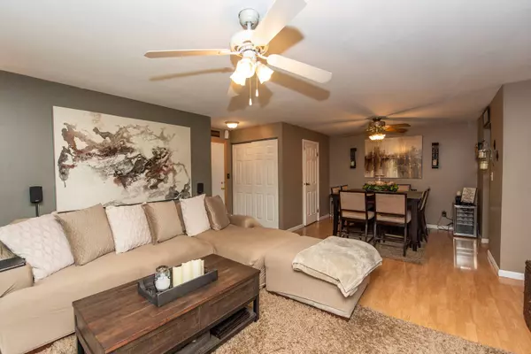 603 Garden CIR #6, Streamwood, IL 60107