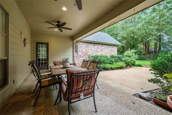 1555 Meadow Lake Drive, Zachary, LA 70791