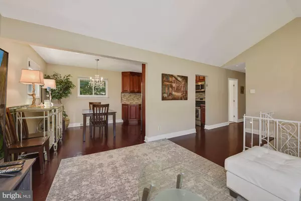 13 DUCHESS AVE, Marlton, NJ 08053