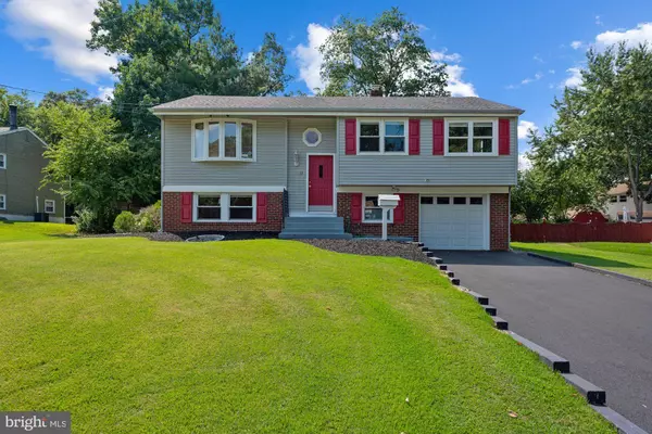 13 DUCHESS AVE, Marlton, NJ 08053