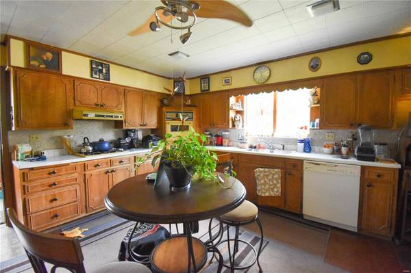 201 W 5th ST S, Mount Olive, IL 62069