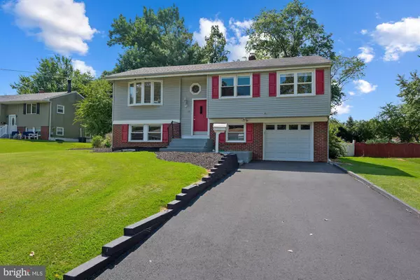 13 DUCHESS AVE, Marlton, NJ 08053