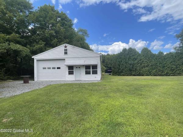 2003 St. Paul  DR, Ballston Spa, NY 12020