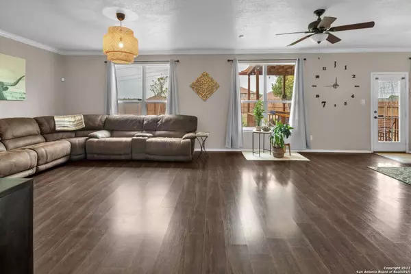 10909 Fox Crest, Live Oak, TX 78233