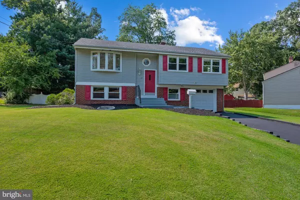 13 DUCHESS AVE, Marlton, NJ 08053