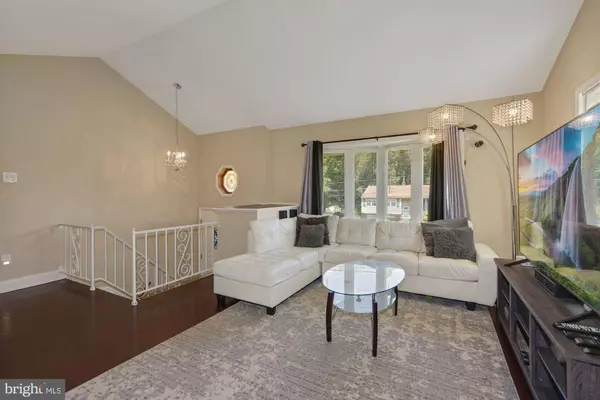 13 DUCHESS AVE, Marlton, NJ 08053