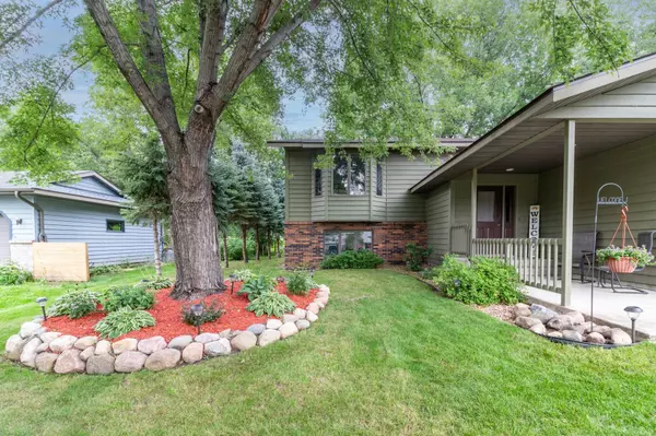 1958 W Highview DR, Sauk Rapids, MN 56379