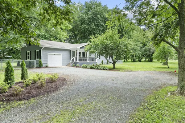 109 W Longview Dr, Portland, TN 37148