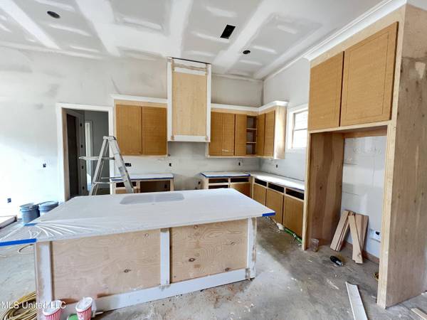 1614 Old Lake Road, Brandon, MS 39042