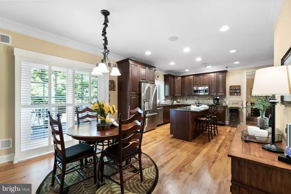 5 EDGEWOOD RD, Branchburg, NJ 08876