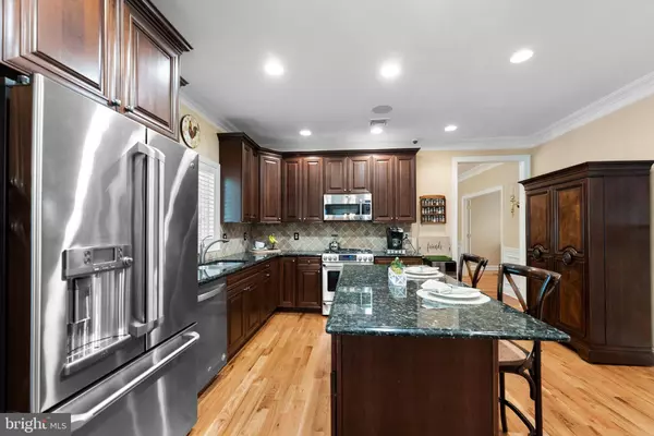 5 EDGEWOOD RD, Branchburg, NJ 08876