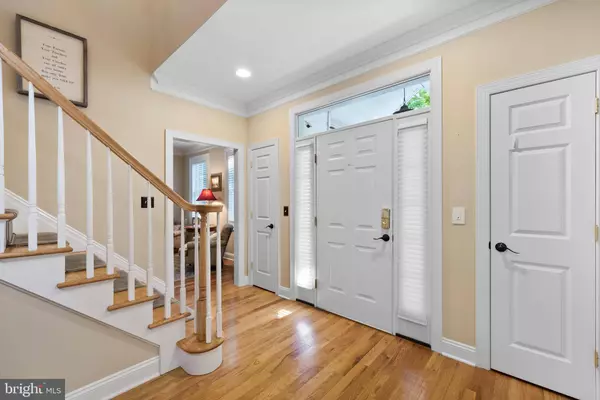 5 EDGEWOOD RD, Branchburg, NJ 08876