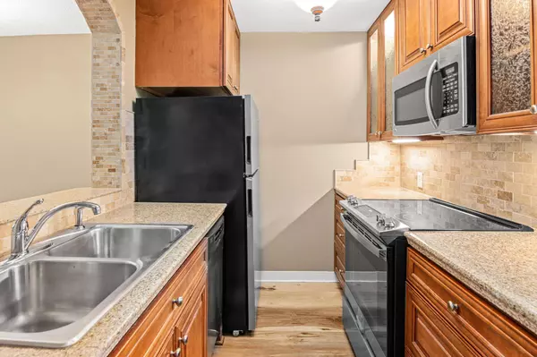 380 Ramsey St #11B, St Paul, MN 55102