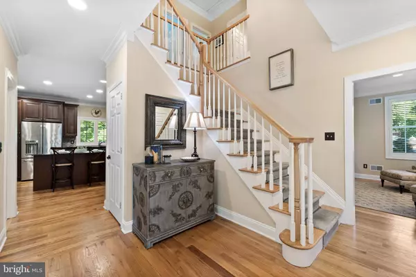 5 EDGEWOOD RD, Branchburg, NJ 08876