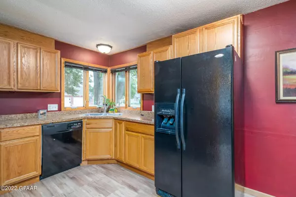 1011 11TH Street S, Grand Forks, ND 58201