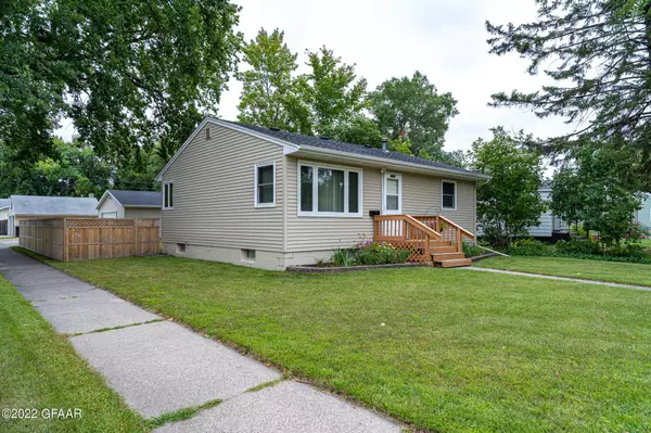 1011 11TH Street S, Grand Forks, ND 58201