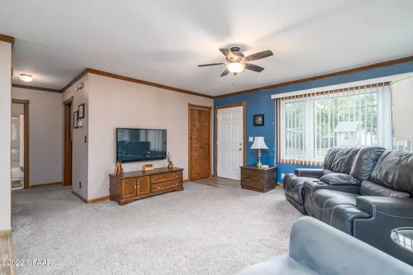 1011 11TH Street S, Grand Forks, ND 58201