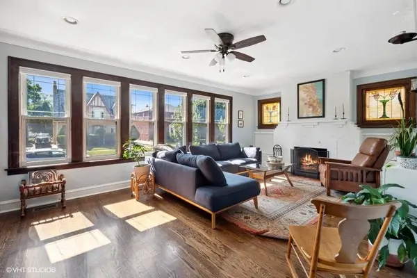 9813 S Hoyne Avenue, Chicago, IL 60643