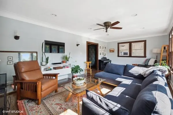 9813 S Hoyne Avenue, Chicago, IL 60643