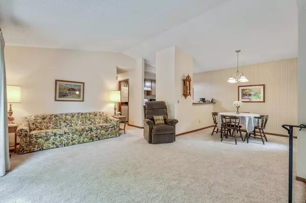 2474 Cobble Hill Alcove #C, Woodbury, MN 55125