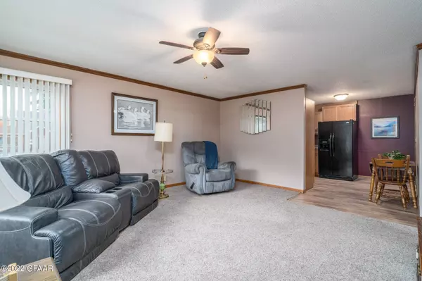 1011 11TH Street S, Grand Forks, ND 58201