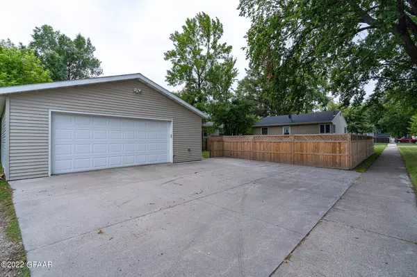 1011 11TH Street S, Grand Forks, ND 58201