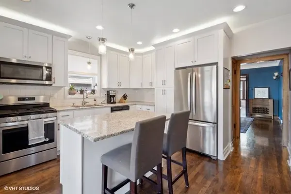 9813 S Hoyne Avenue, Chicago, IL 60643