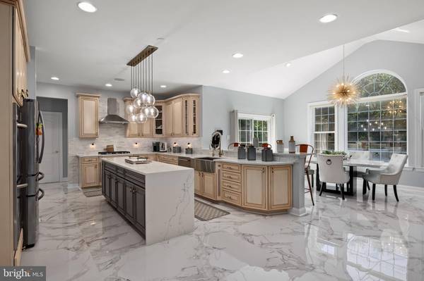 9 OLD HICKORY CT, Mount Laurel, NJ 08054