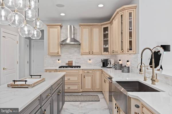 9 OLD HICKORY CT, Mount Laurel, NJ 08054