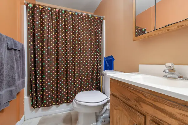 1912 N Hickory ST, Crest Hill, IL 60403