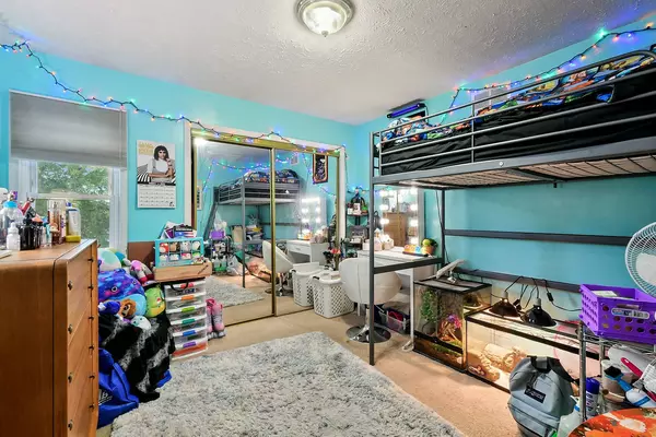 1912 N Hickory ST, Crest Hill, IL 60403