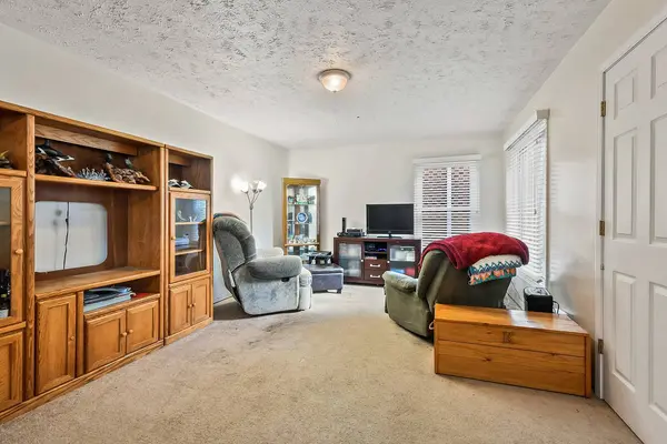 1912 N Hickory ST, Crest Hill, IL 60403