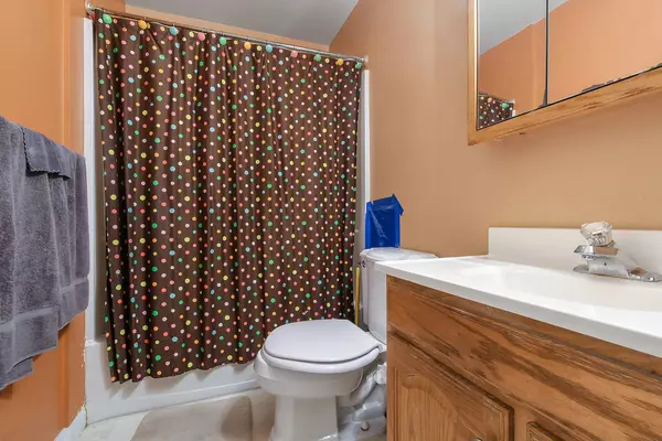 1912 N Hickory ST, Crest Hill, IL 60403