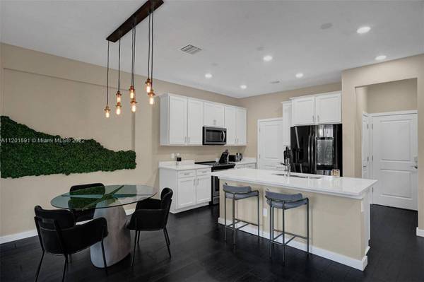 1574 Myrtle Oak Ter, Hollywood, FL 33021