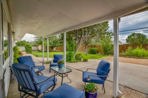 127 Grand Canyon DR, White Rock, NM 87547