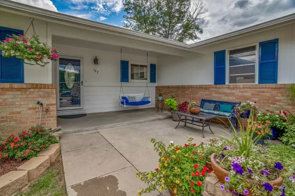 127 Grand Canyon DR, White Rock, NM 87547