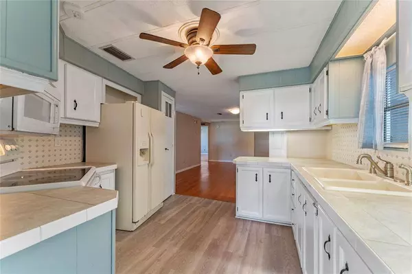 2213 S CITRUS CIR, Zellwood, FL 32798