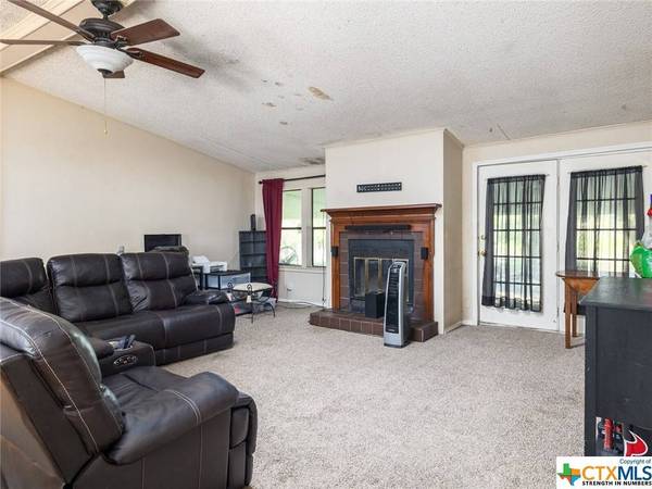 100 Stephanies TRL, Kyle, TX 78640