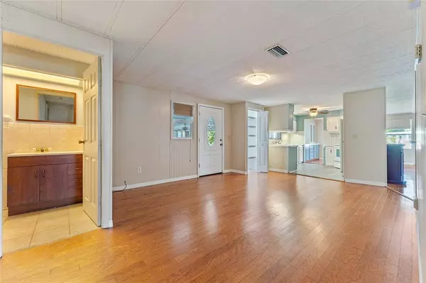 2213 S CITRUS CIR, Zellwood, FL 32798