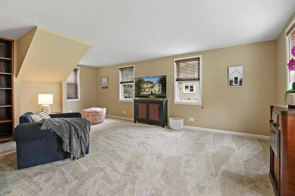 117 W ROBERTSON ST, Palatine, IL 60067