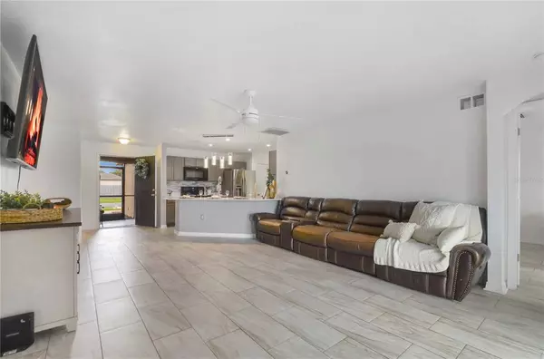 2323 BEXLEY DR, Tavares, FL 32778