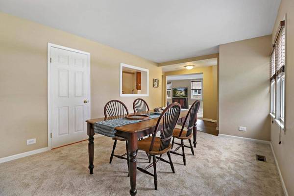 117 W ROBERTSON ST, Palatine, IL 60067