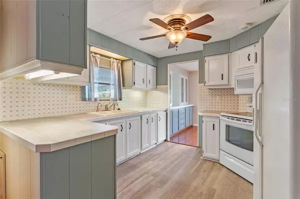 2213 S CITRUS CIR, Zellwood, FL 32798