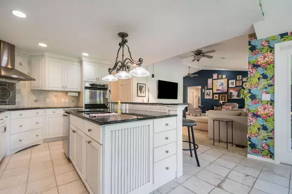 2851 Burritt NW Street, Grand Rapids, MI 49504