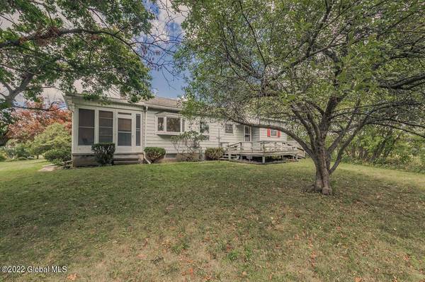 11 Deal PL, Amsterdam, NY 12010