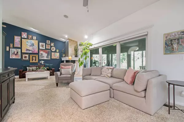 2851 Burritt NW Street, Grand Rapids, MI 49504