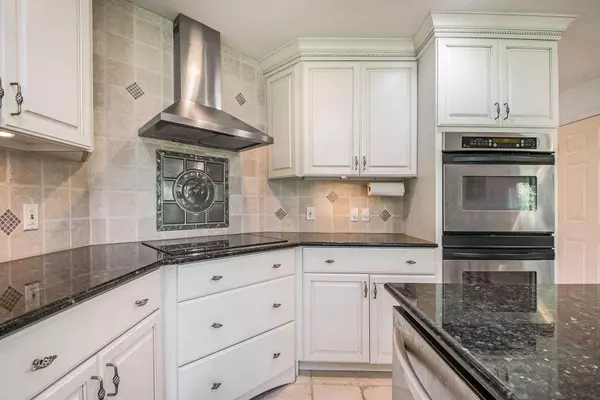 2851 Burritt NW Street, Grand Rapids, MI 49504