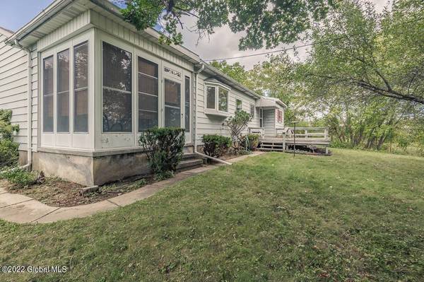 11 Deal  PL, Amsterdam, NY 12010