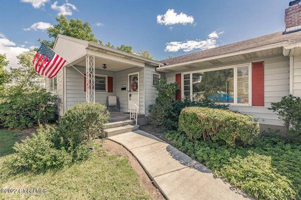 11 Deal  PL, Amsterdam, NY 12010